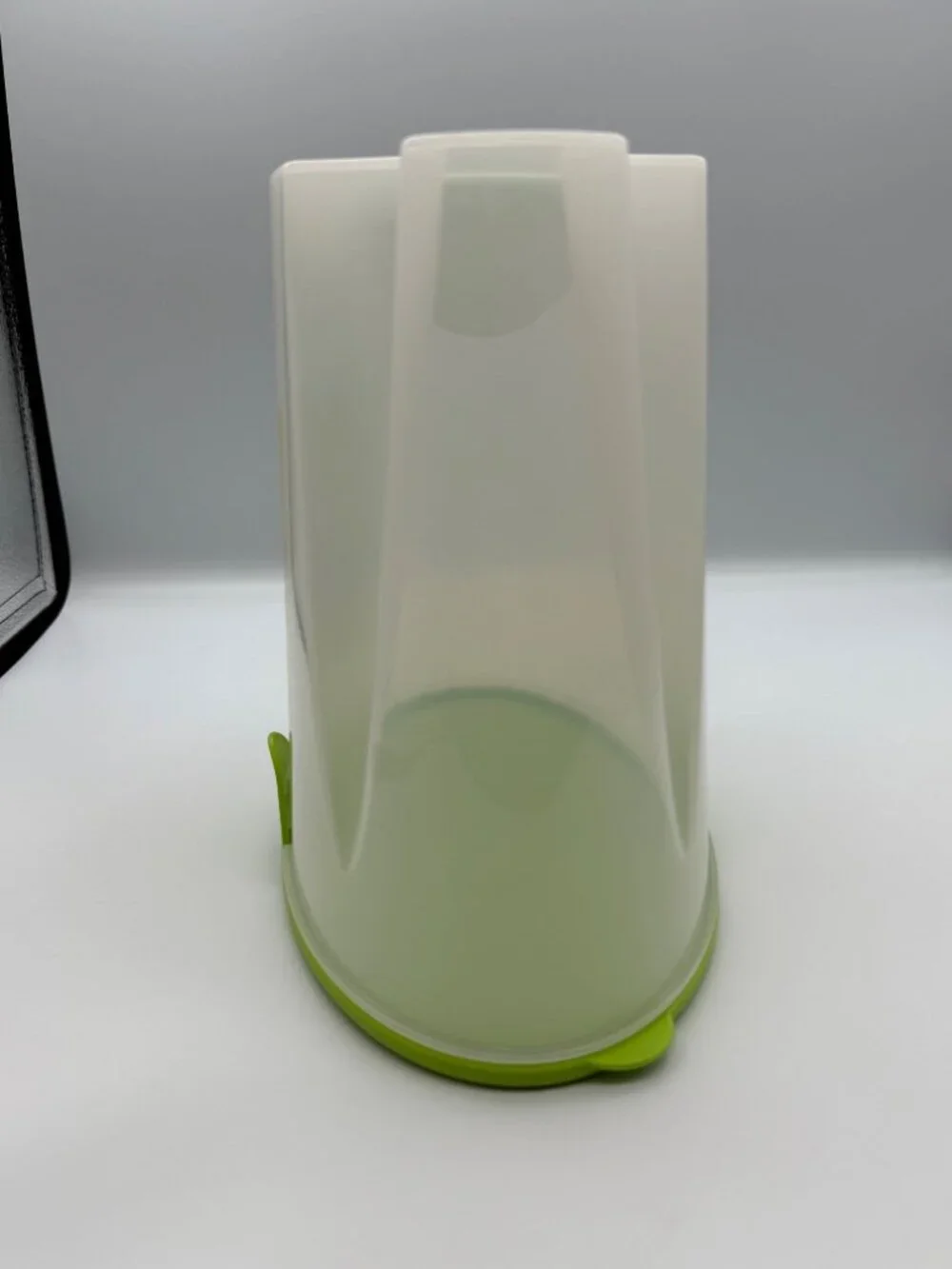 Vintage Nintendo Pokémon Chikorita Meganium Tupperware Cereal Container Green